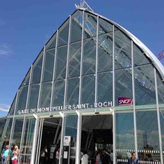 T2 Neuf, Terrasse, Centre Ville, 8min Comedie Apartamento